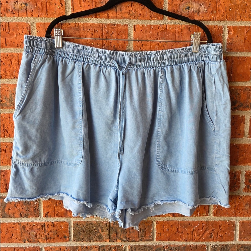 Hayden Size 3X Light Wash Chambray Draw String Shorts Raw Hem Elastic Wa…
